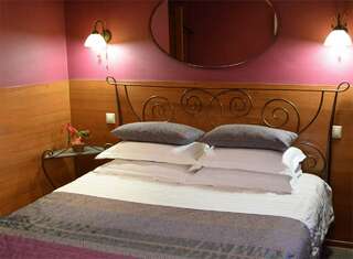 Гостиница Моника Пермь Номер с кроватью размера «queen-size»-9