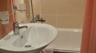 Гостиница Моника Пермь Номер с кроватью размера «queen-size»-12